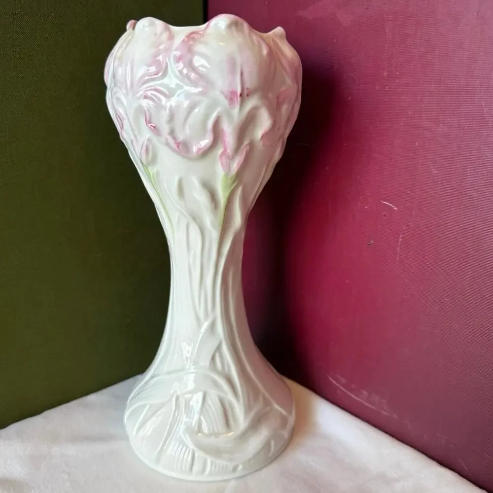Belleek décor pink